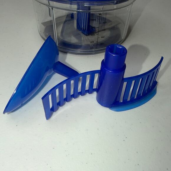 Tupperware Quick Chef Manual Food Processor Chopper Mixer 4 Cups Blue - Picture 4 of 10